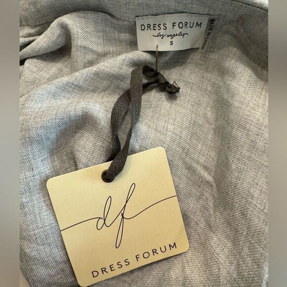 Dress forum button up blouse. Size small. - Picture 3 of 6